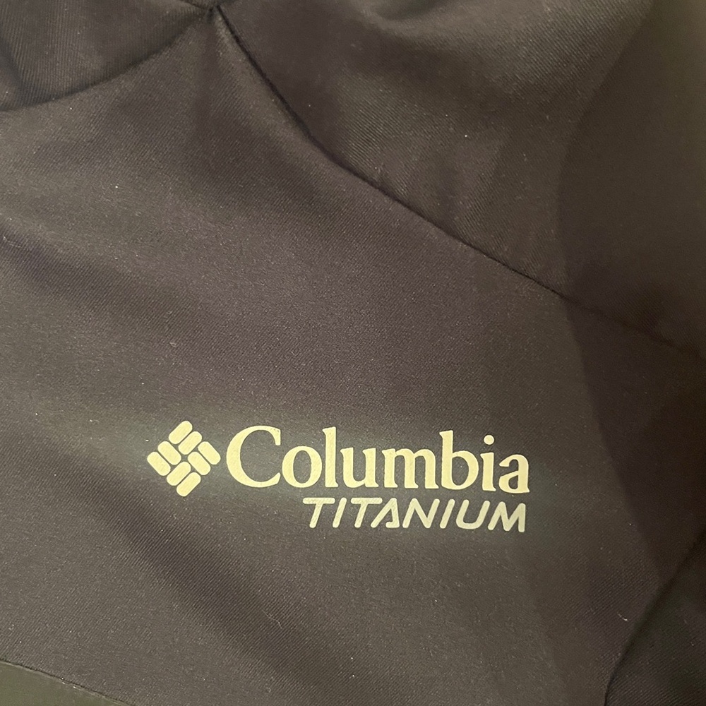 Columbia black Softshell Jacket - Picture 2 of 7